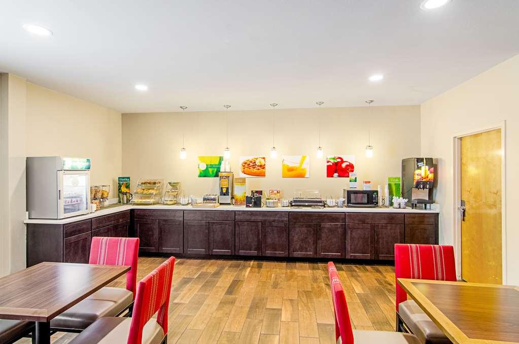 Quality Inn & Suites Near Tanger Outlet Mall Gonzales Restaurant photo