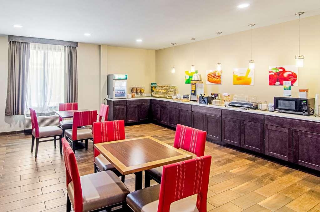 Quality Inn & Suites Near Tanger Outlet Mall Gonzales Restaurant photo