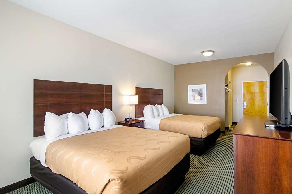 Quality Inn & Suites Near Tanger Outlet Mall Gonzales Room photo
