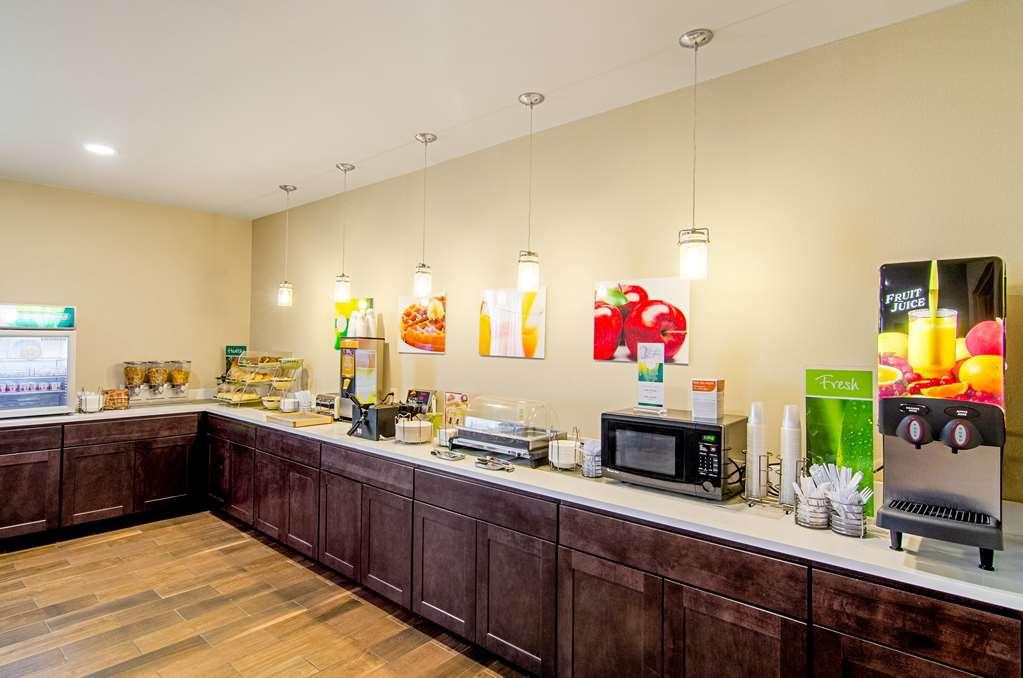 Quality Inn & Suites Near Tanger Outlet Mall Gonzales Restaurant photo