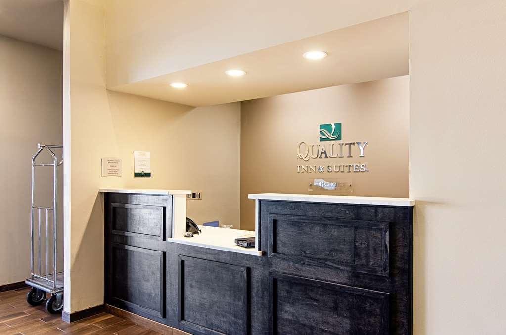 Quality Inn & Suites Near Tanger Outlet Mall Gonzales Interior photo